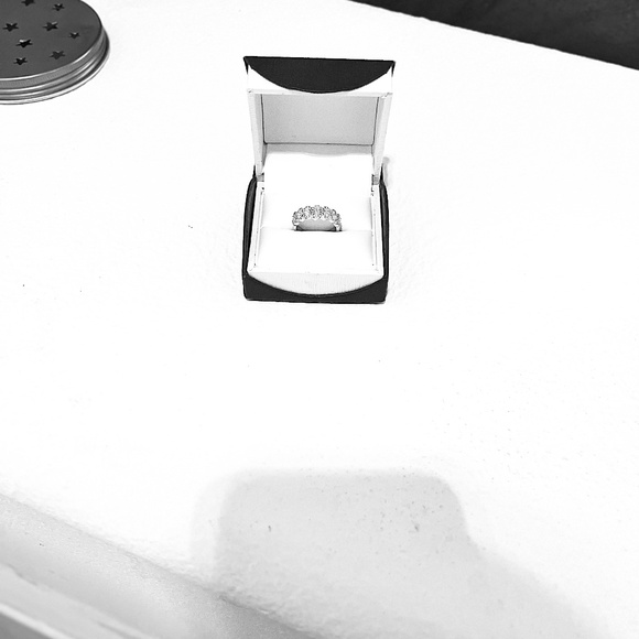 Halo 14K white gold diamond wedding/ promise ring - Picture 5 of 13